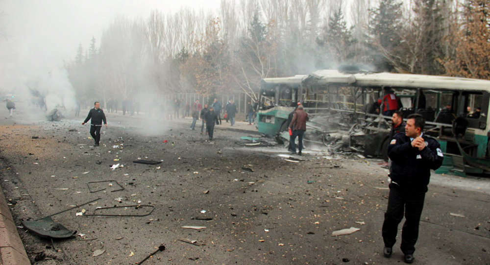 Aşa arată autobuzul atacat după explozie