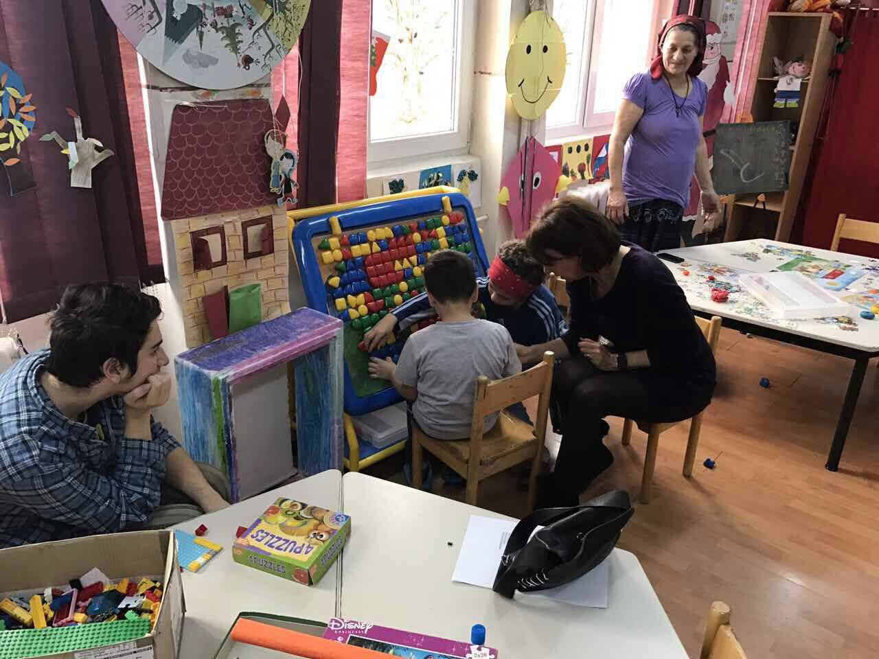 Carmen Iohannis, în vizită la copiii de la spitalul de psihiatrie 