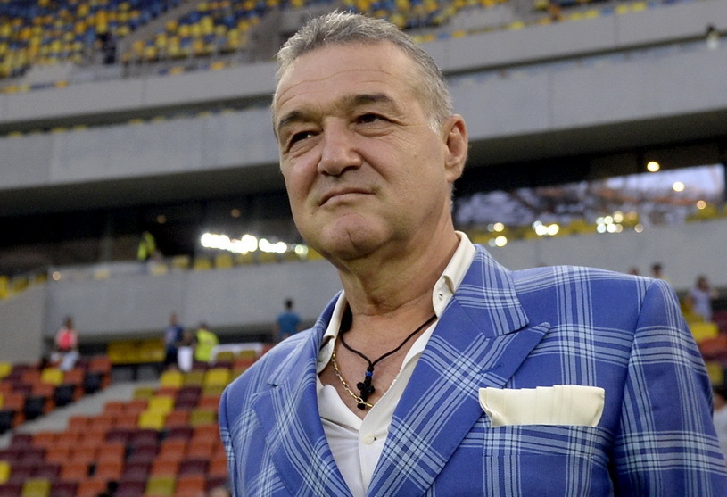 Gigi Becali i-a promis băieţelului o casă.