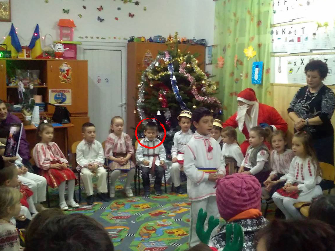 Băieţelul Ioanei a participat la serbare