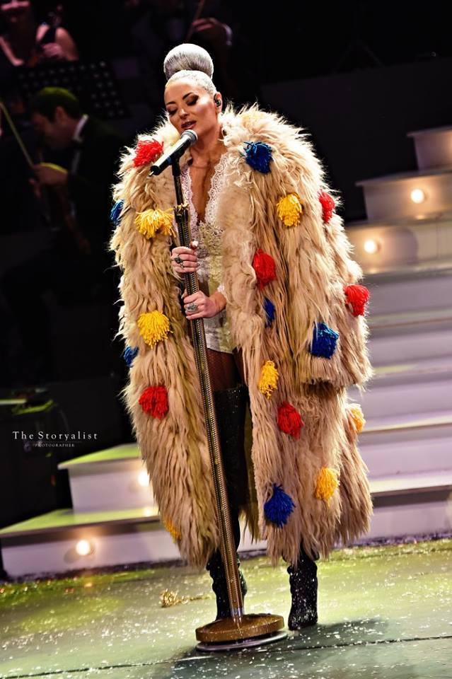 Delia face parte din echipa ''Selfie de Bucureşti'' în noaptea dintre ani.