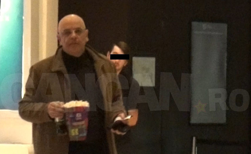 Raed Arafat, surprins la o ieşire la... film