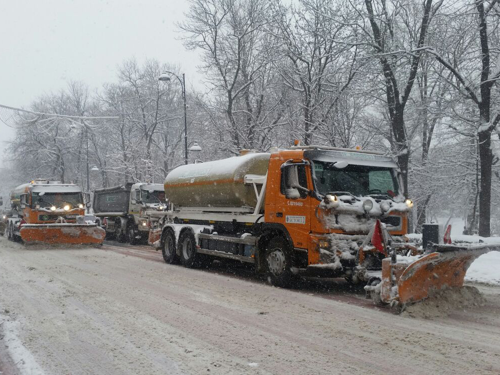 Utilajele Romprest au intervenit în sectoarele 1 şi 5 ale Capitalei