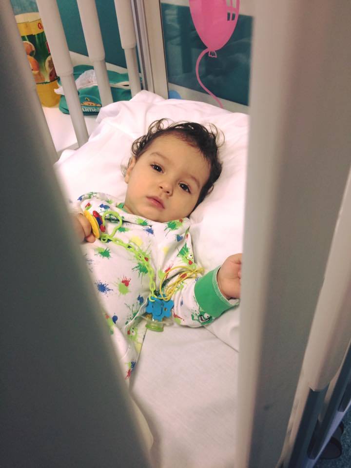 Acest băieţel se află internat la secţia de toxicologie la Spitalul Grigore Alexandrescu.