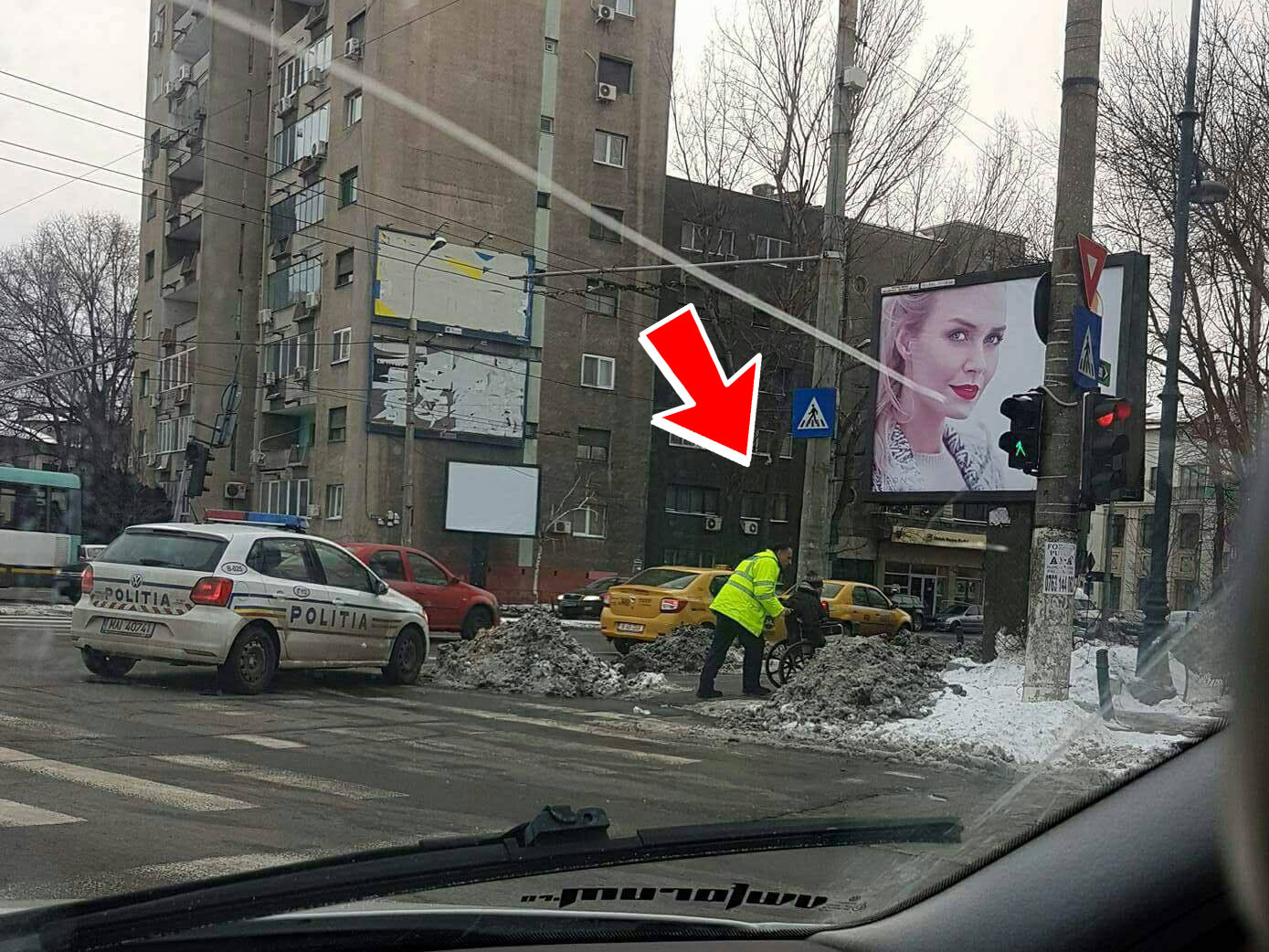 Această imagine cu un politist a făcut inconjurul internetului