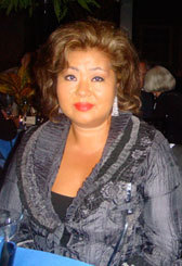 Născută în Coreea de Sud, doamna Turkmani este profesor asistent de drept la Georgetown