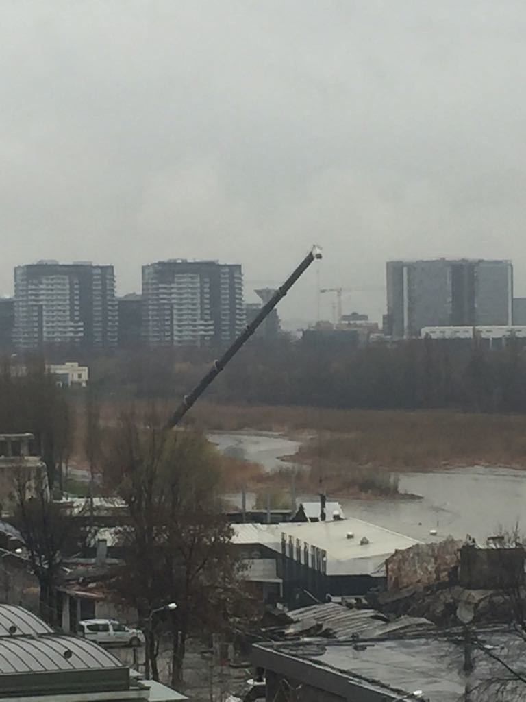 Autorităţile au reuşit abia acum să înceapă lucrările de consolidare ale resturilor materiale rămase în urma incendiului din Bamboo, pentru a demara cercetările.