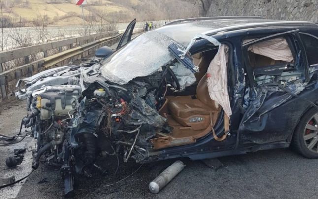 Aceasta este ce a mai rămas din masina de lux a bancherului