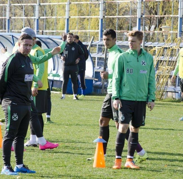 Robert, fiul soţilor Perlea-Baltac (primul din dreapta), s-a antrenat deja sub comanda lui Reghecampf