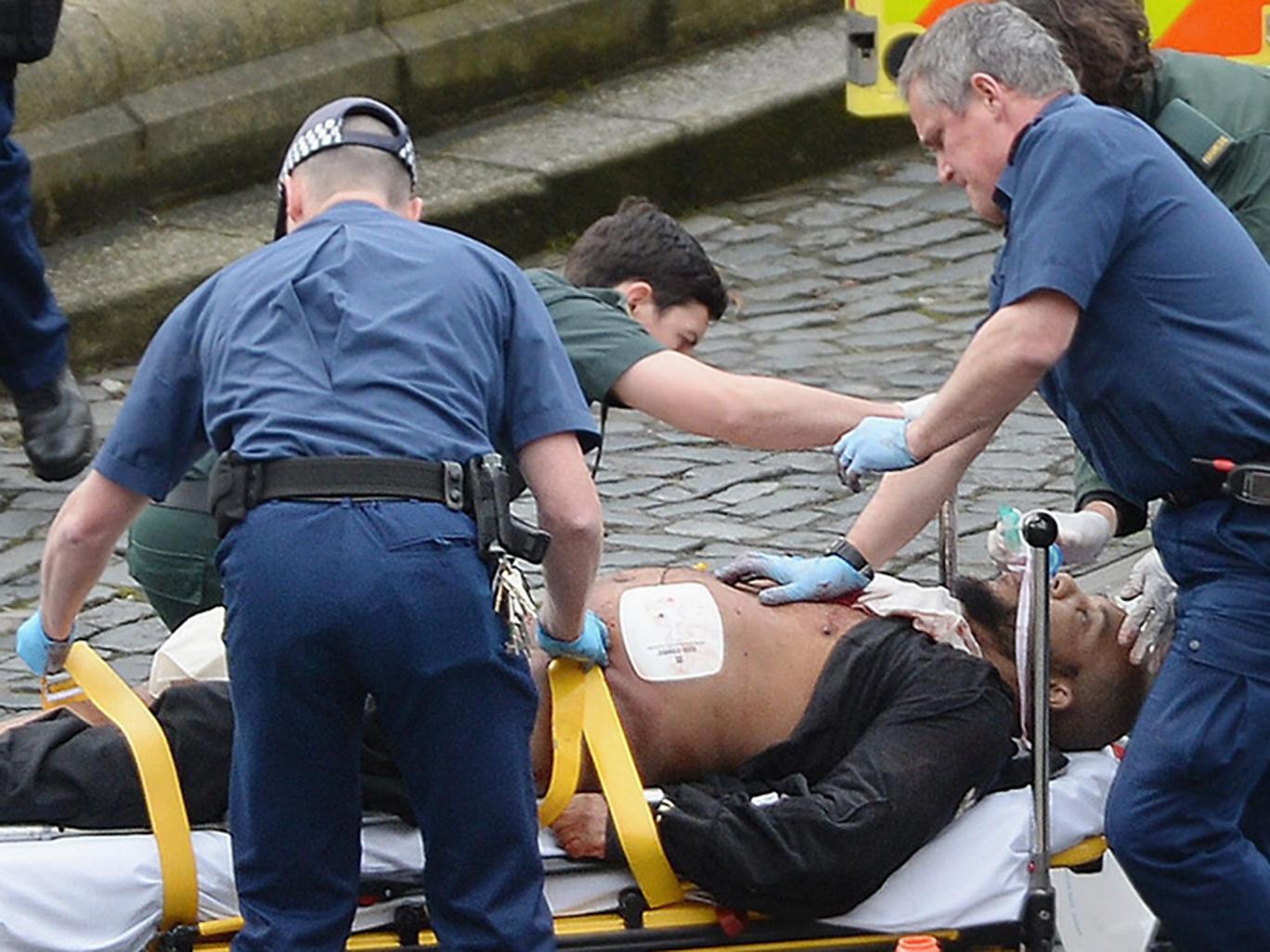 Acesta este unul dintre terorişti, care a fost împuşcat după ce a înjunghiat un poliţist şi a lovit mai multe persoane cu maşina. Sursă foto - The Independent