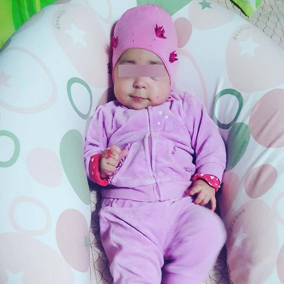 Aşa arată micuţa în vârstă de şase luni.