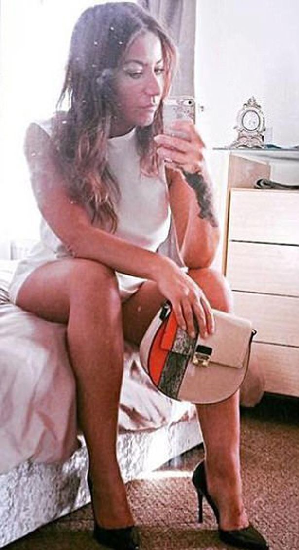 Din cauză că a postat această poză, profesoara a fost dată afară.