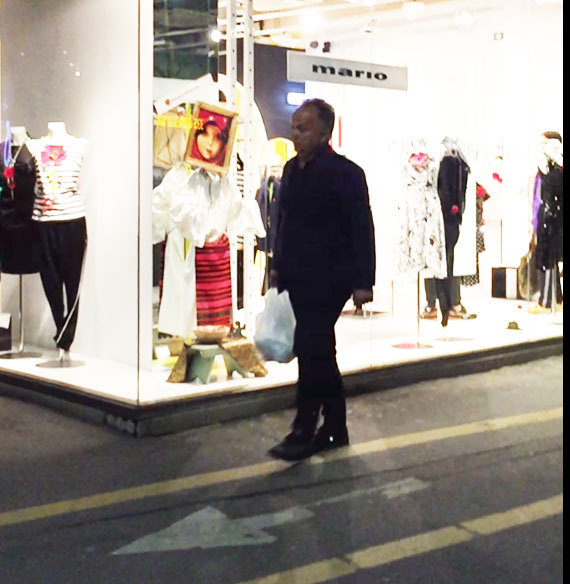 Claudiu Florică a mers pe jos, cale de câteva străzi, uitându-se mereu în jur.