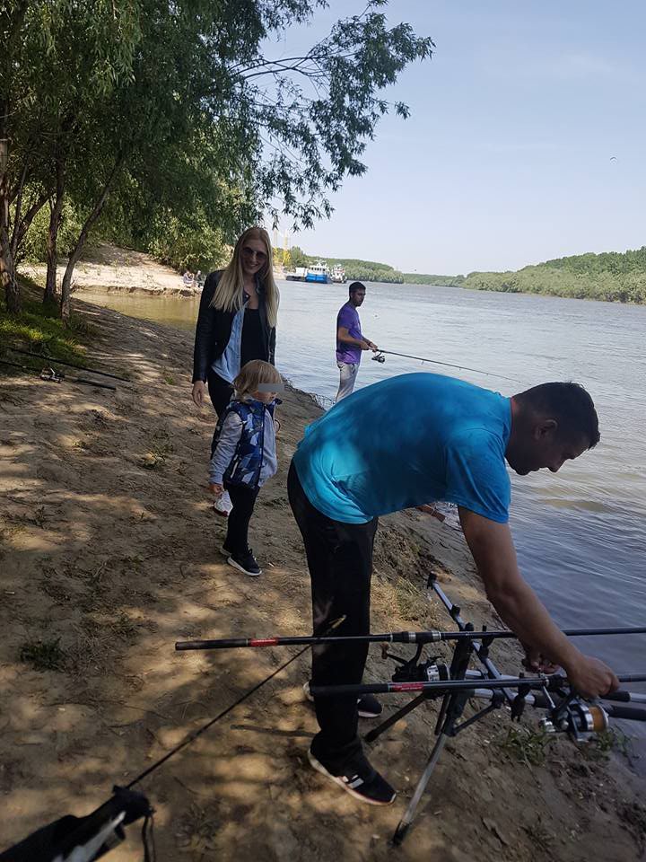 Cu doar câteva zile înainte să iasă la iveală fotografiile incendiare, soţia multimilionarului era extrem de fericită alături de acesta, dar şi de fiul lor