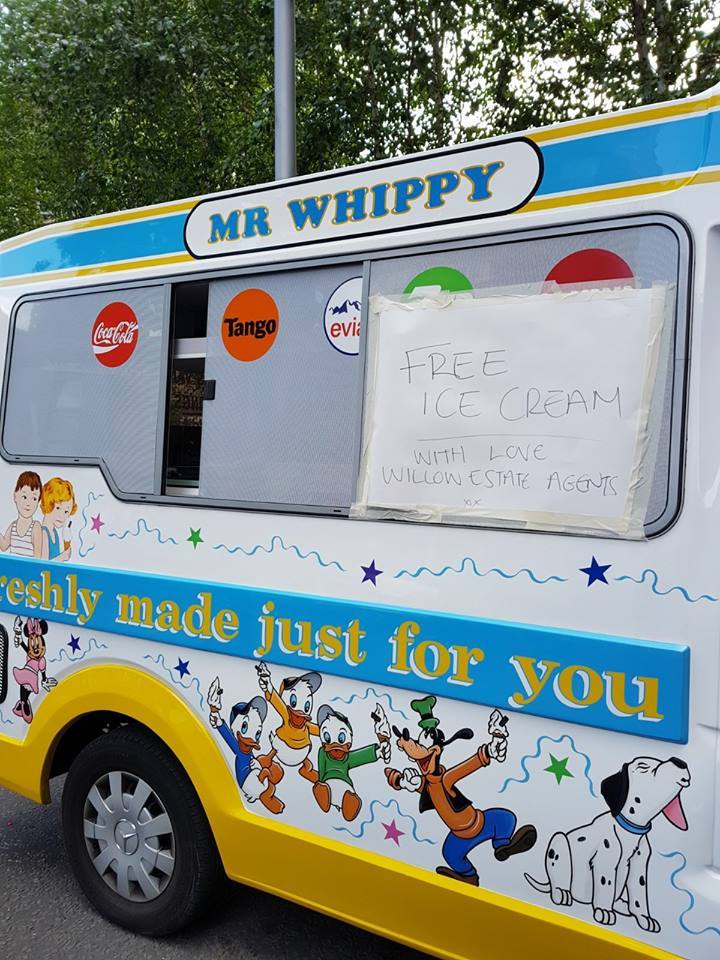 Londonezii au sărit în ajutorul sinistraţilor