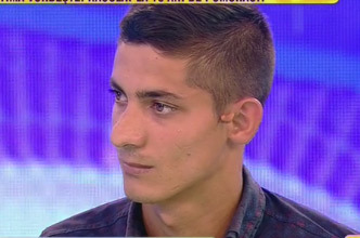 Acesta este Vidu, unchiul fetiţei