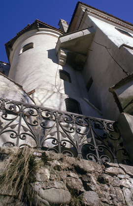 Turnurile sunt perfect rotunde