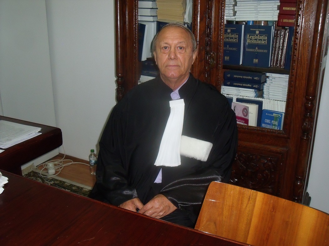 Decanul Baroului Vrancea are o poveste de viaţă demnă de un roman