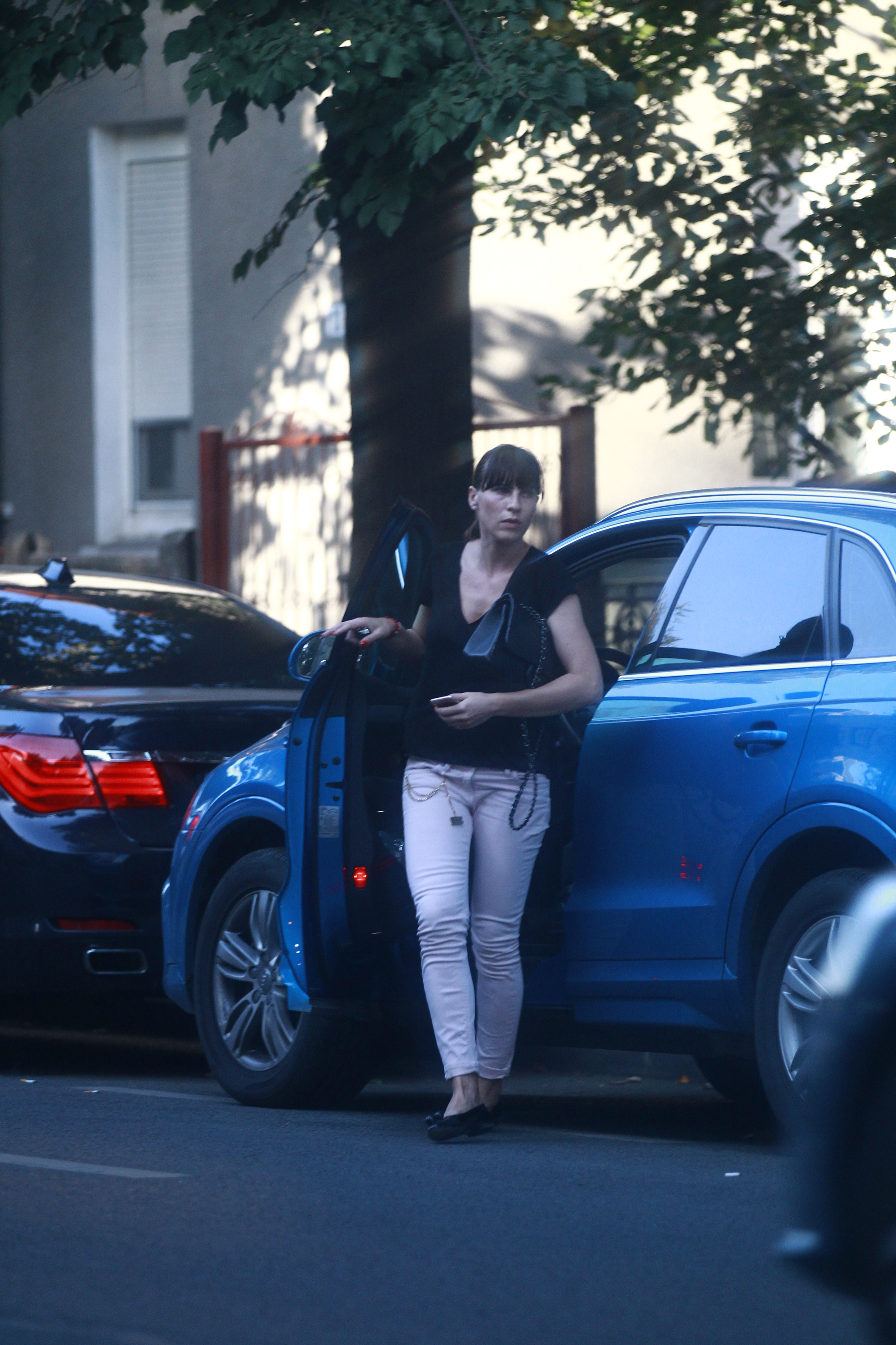 Florentina Gherghiceanu conduce un Audi Q3 şi poartă pe braţ un Chanel de 4000 €