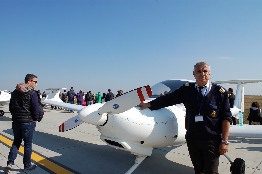 Mugurel Toma este profesor la Şcoala de Pilotaj Tuzla