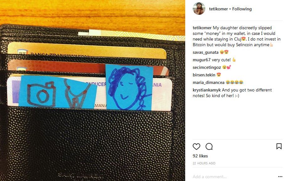 Omer Tetik le-a arătat prietenilor virtuali ce are în portofel
