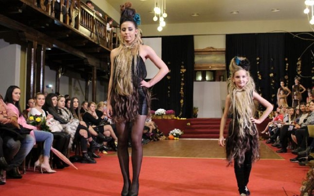 Hainele de păr ale Adrianei