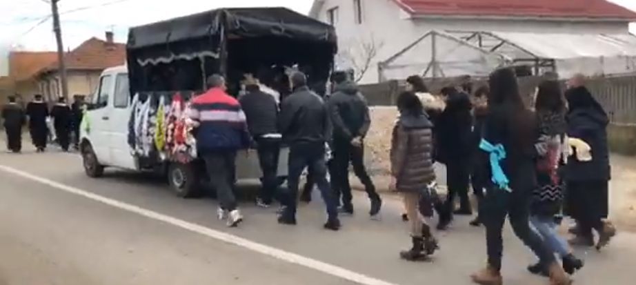 Alina Ciucu a fost înmormântată într-un sicriu alb