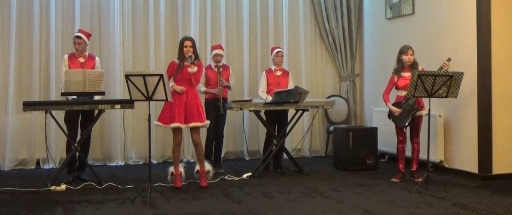 Trupa lui Moş Crăciun, gata de concert