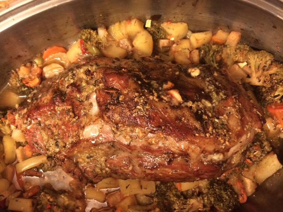 Gabi Godeanu vă dezvăluie cum să pregătiţi o ceafă de porc la cuptor cu care să nu daţi greş