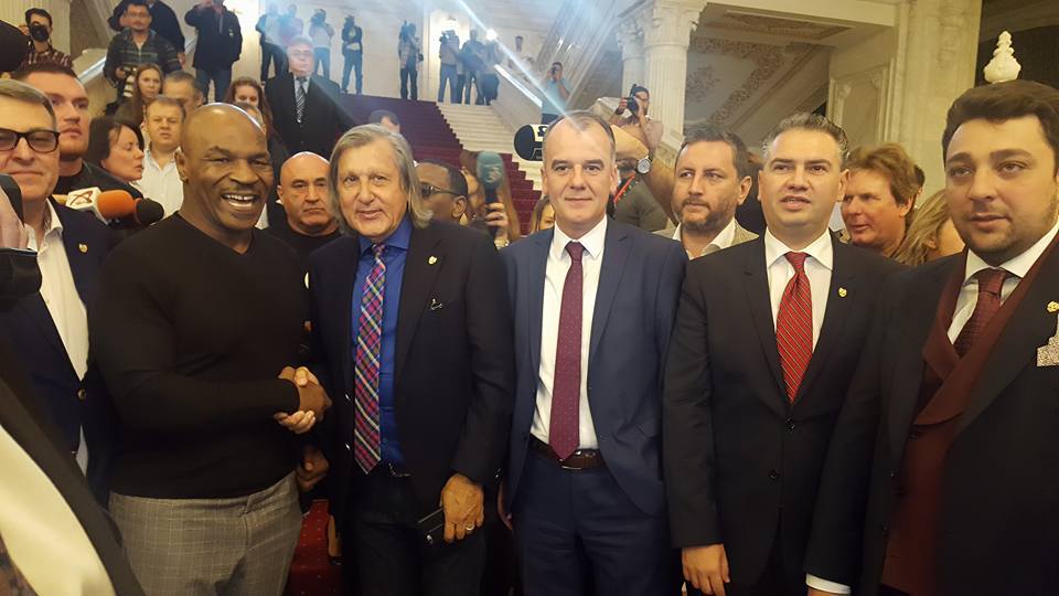 Ben-Oni l-a adus la Casa Poporului pe Mike Tyson