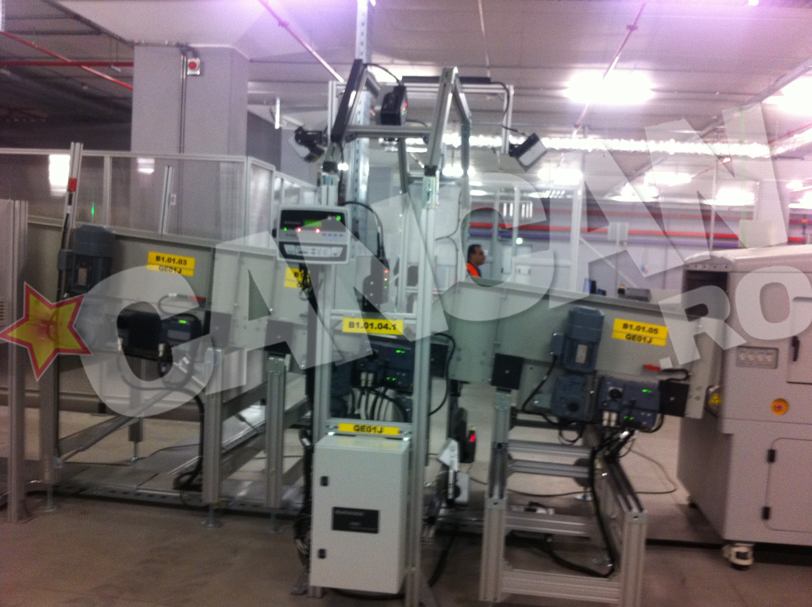 Securitate. Prin aceste scanere trec bagajele care le lasati la check-in inaint e de a ajunge in cala avionului