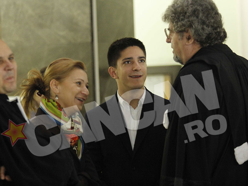 Andrei Plăcintă, alături de mama lui la Înalta Curte de Casaţie şi Justiţie