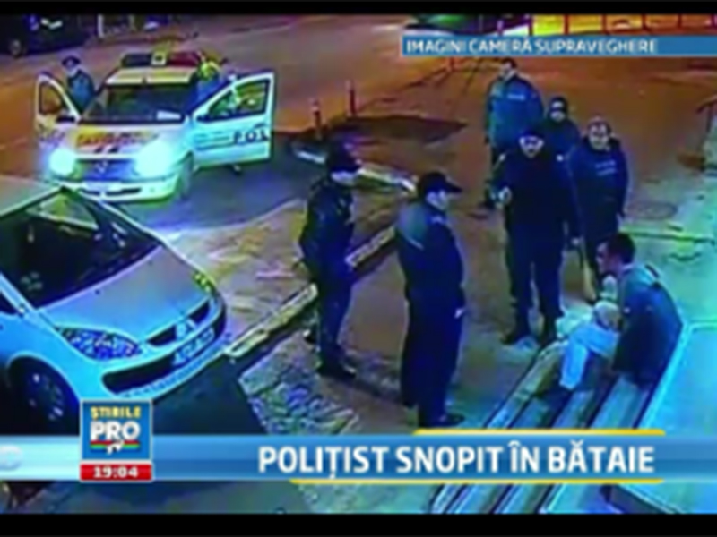 Imagini şocante la Tulcea - Un poliţist a fost bătut crunt în plină stradă, iar colegii săi nici nu au observat!