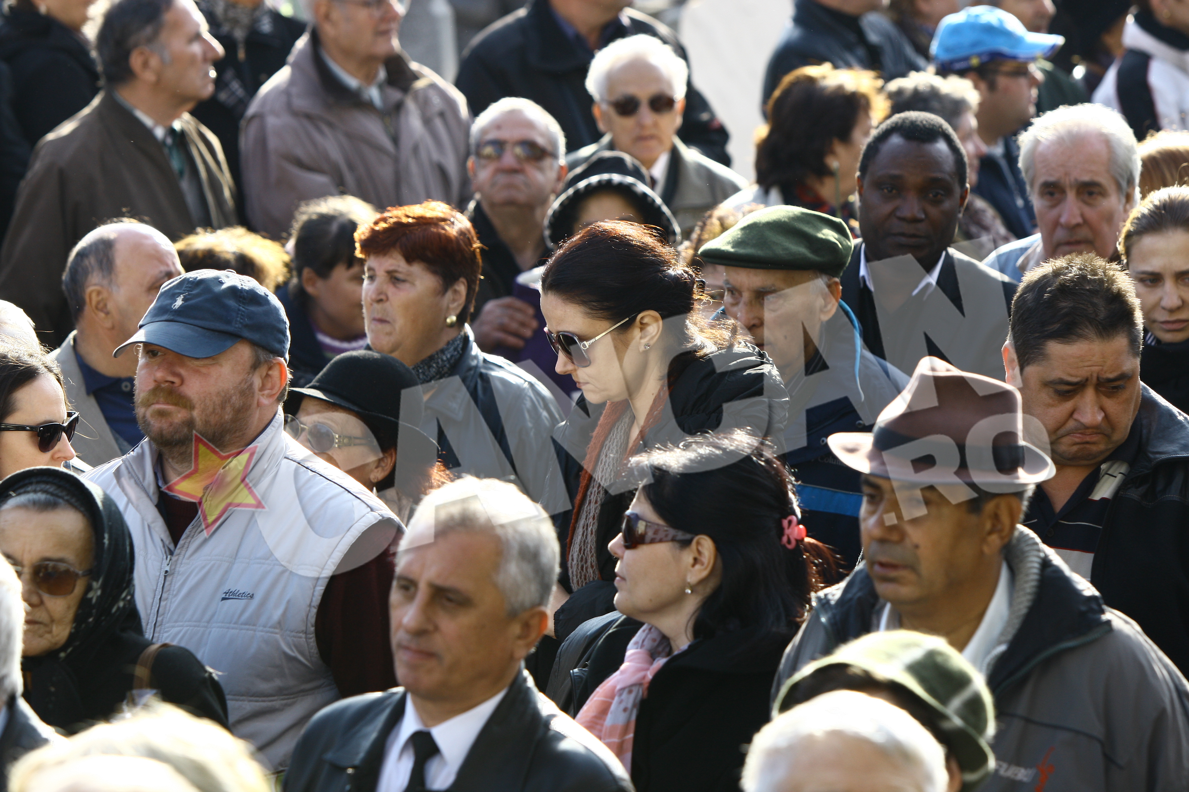 Actorul Mihai Constantin a inlemnit in fata sicriului