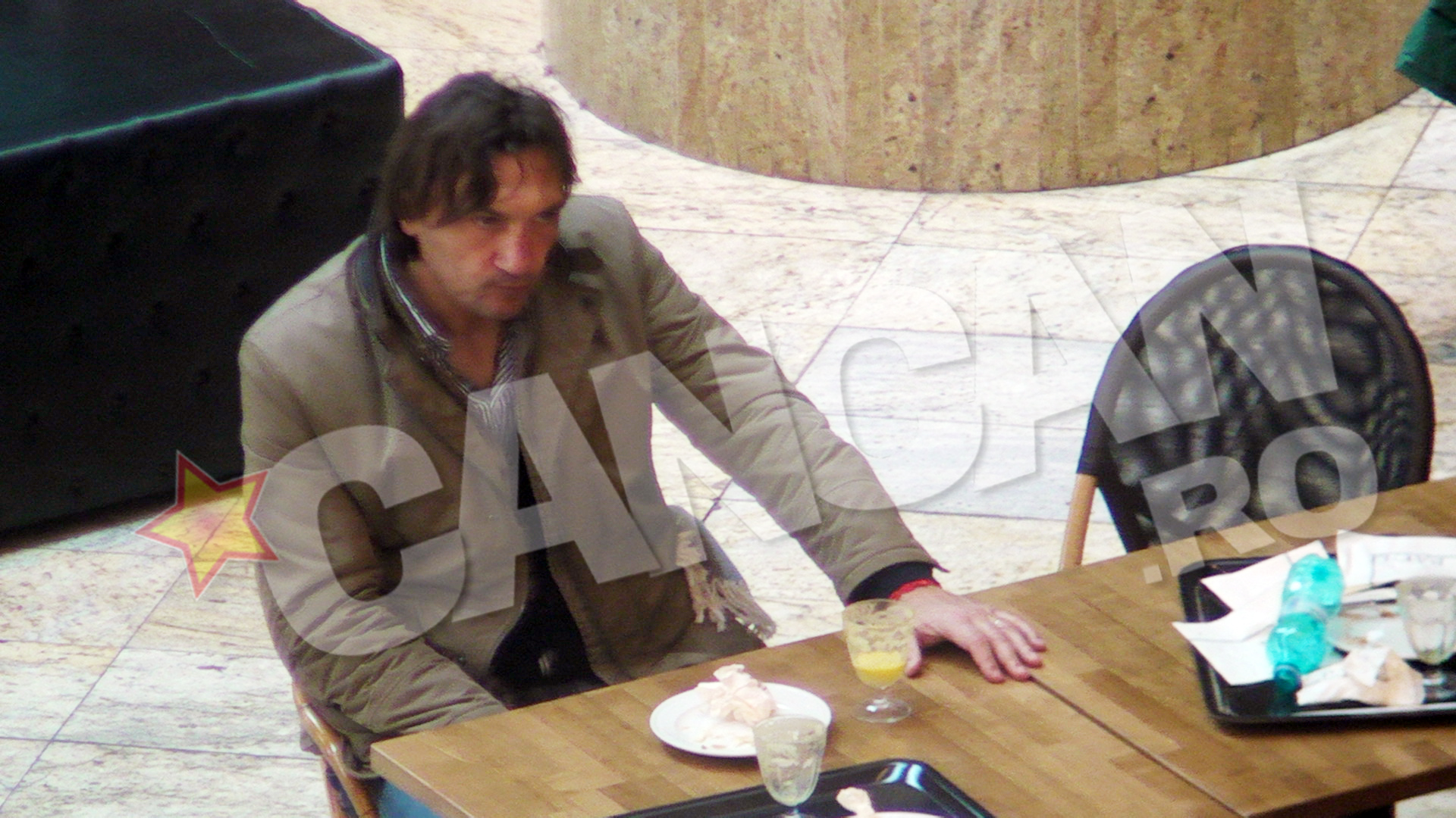 Ingandurat. Dario Bonetti este vizibil afectat de seria interminabila de esecuri pe care o inregistreaza la Dinamo