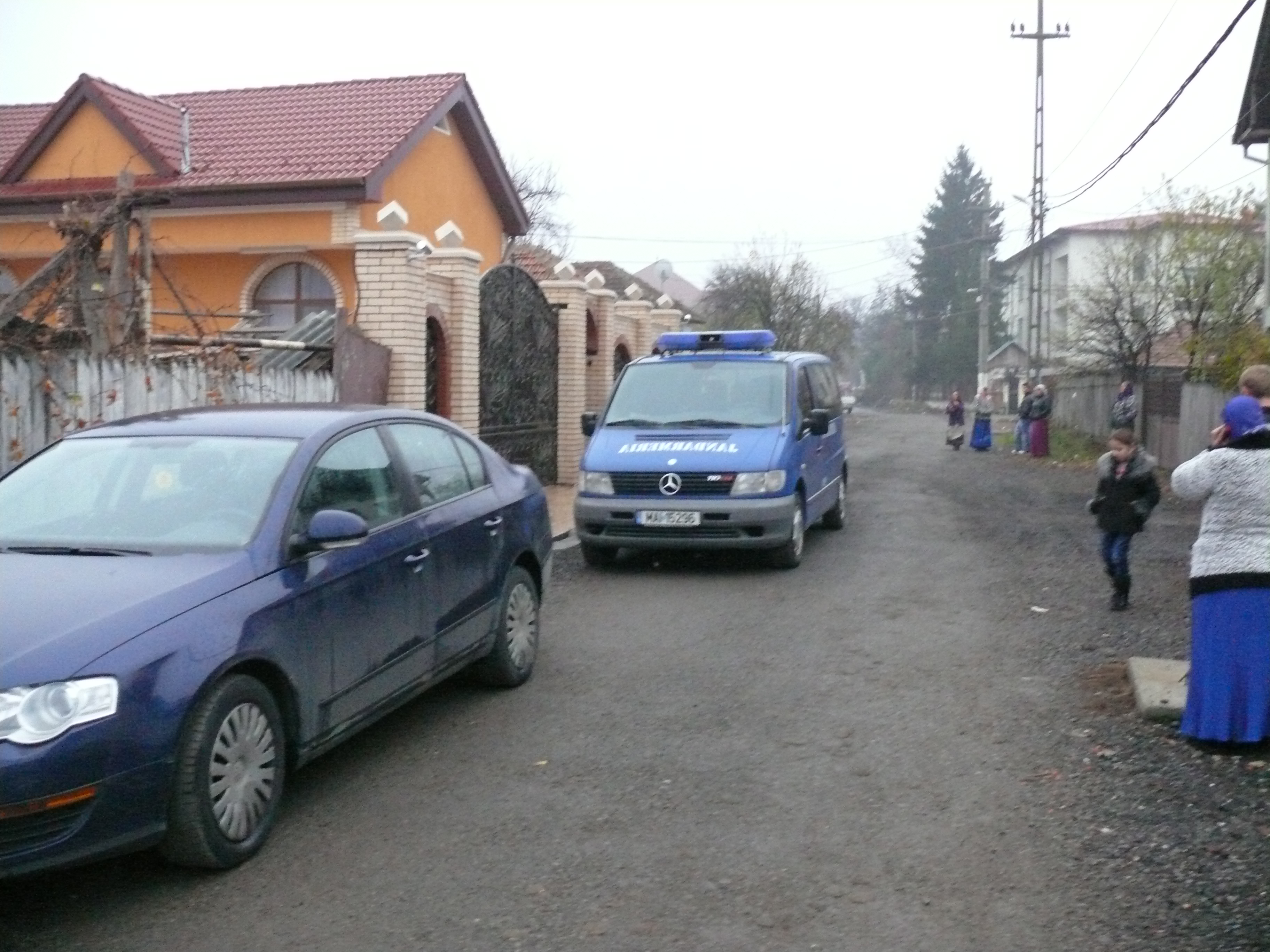 Procurorii DIICOT, percheziţii la rromii din Strahaia şi partenerii lor de afaceri - evaziune fiscală de 7,5 milioane de euro!