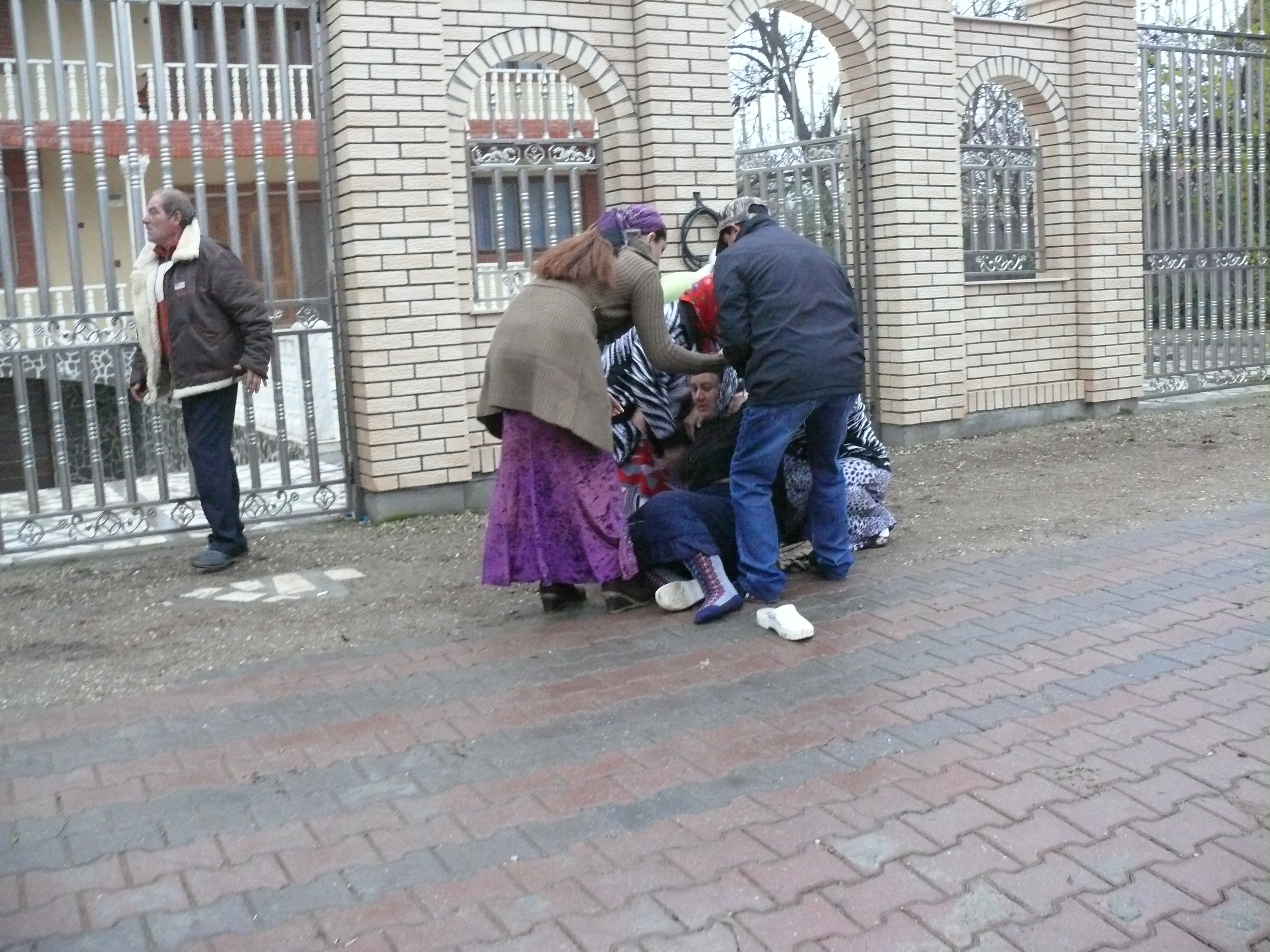 Procurorii DIICOT, percheziţii la rromii din Strahaia şi partenerii lor de afaceri - evaziune fiscală de 7,5 milioane de euro!