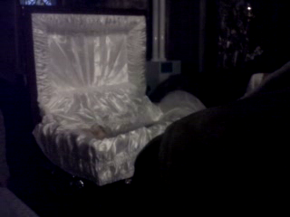 Trupul neinsufleţit al actorul a ajuns la biserică! Prima imagine cu Şerban Ionescu în sicriu!