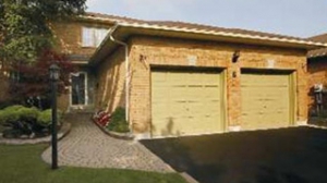 Sotii Hrusca locuiesc, alaturi de cei doi copii, intr-o casa evaluata la aproape jumatate de milion de dolari intr-un orasel linistit de langa Toronto