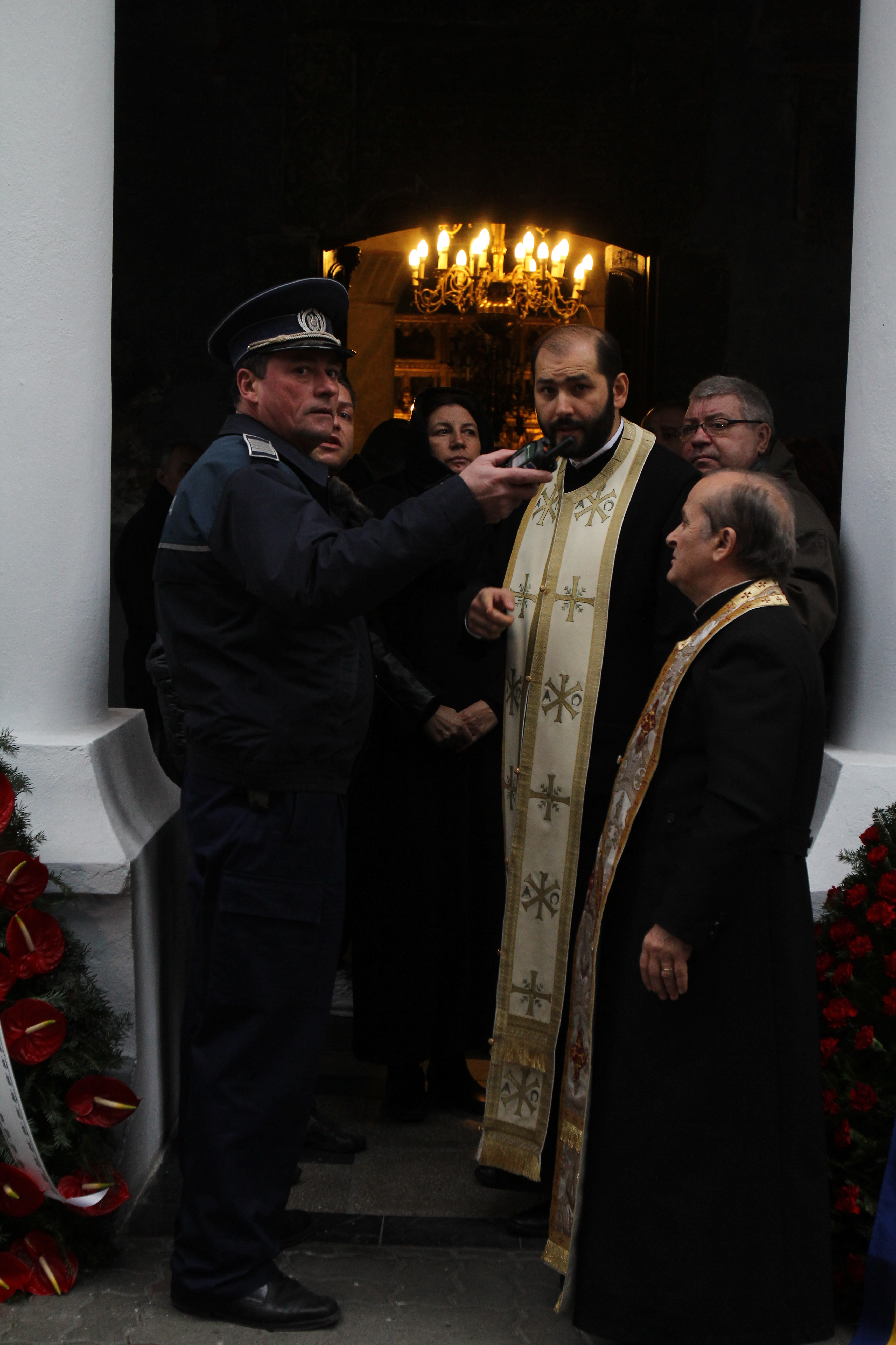 Magda Catone a cerut ajutorul fortelor de ordine pentru a se asigura ca totul e in regula atunci cand sicriul a plecat de la Biserica Batistei