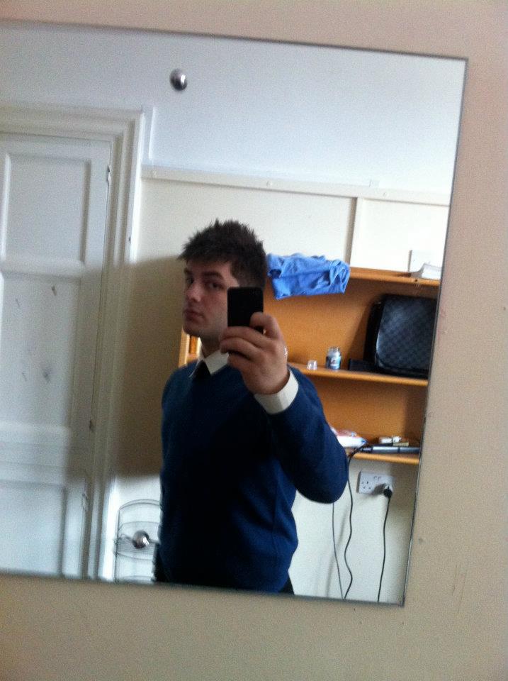 Alex Vanghelie, imbracat elegant, gata de scoala