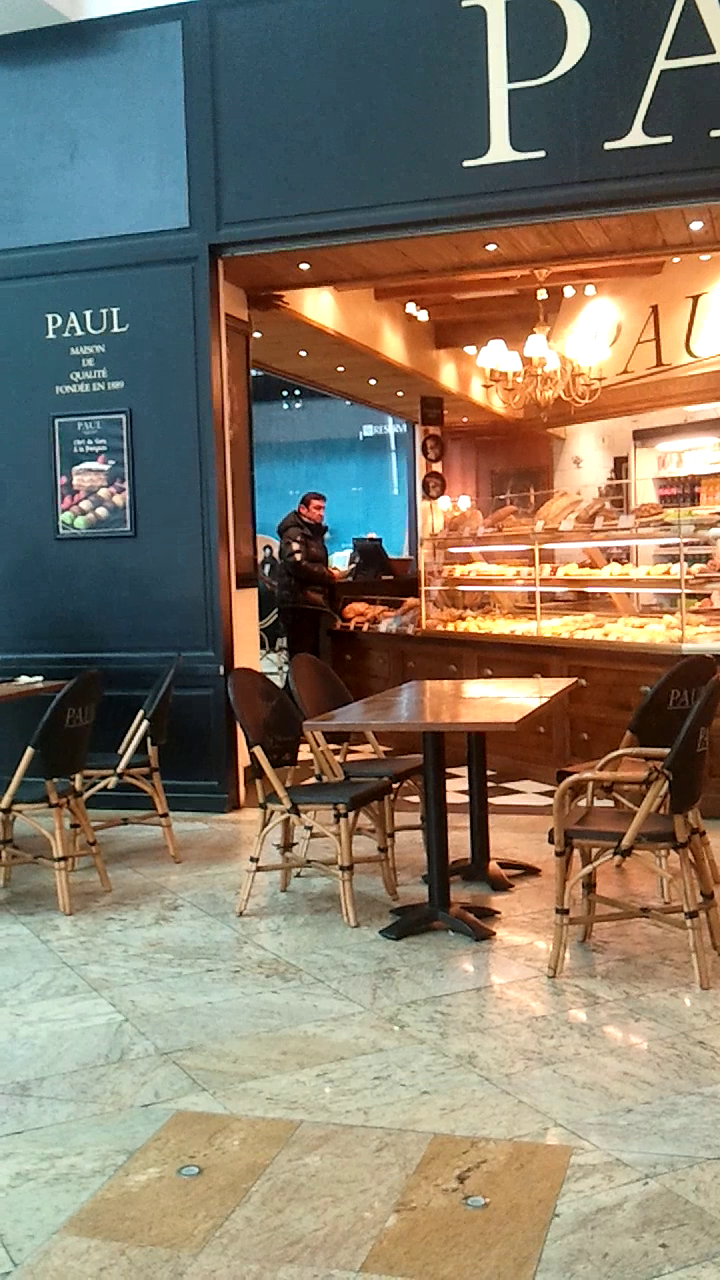 Viorel Moldovan are grija ca sotiei nu-i lipseasca nimic