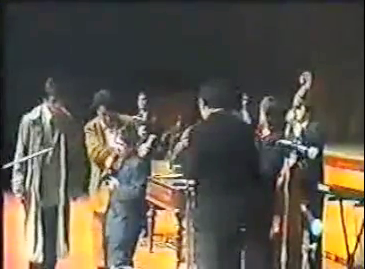 Momentul in care Ion Petrisor il loveste pe Adrian Minune. Sursă foto:Youtube