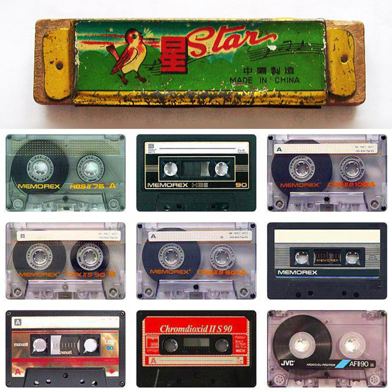 Si, pentru putina muzica, o colectie de casete si o zgomotoasa muzicuta!