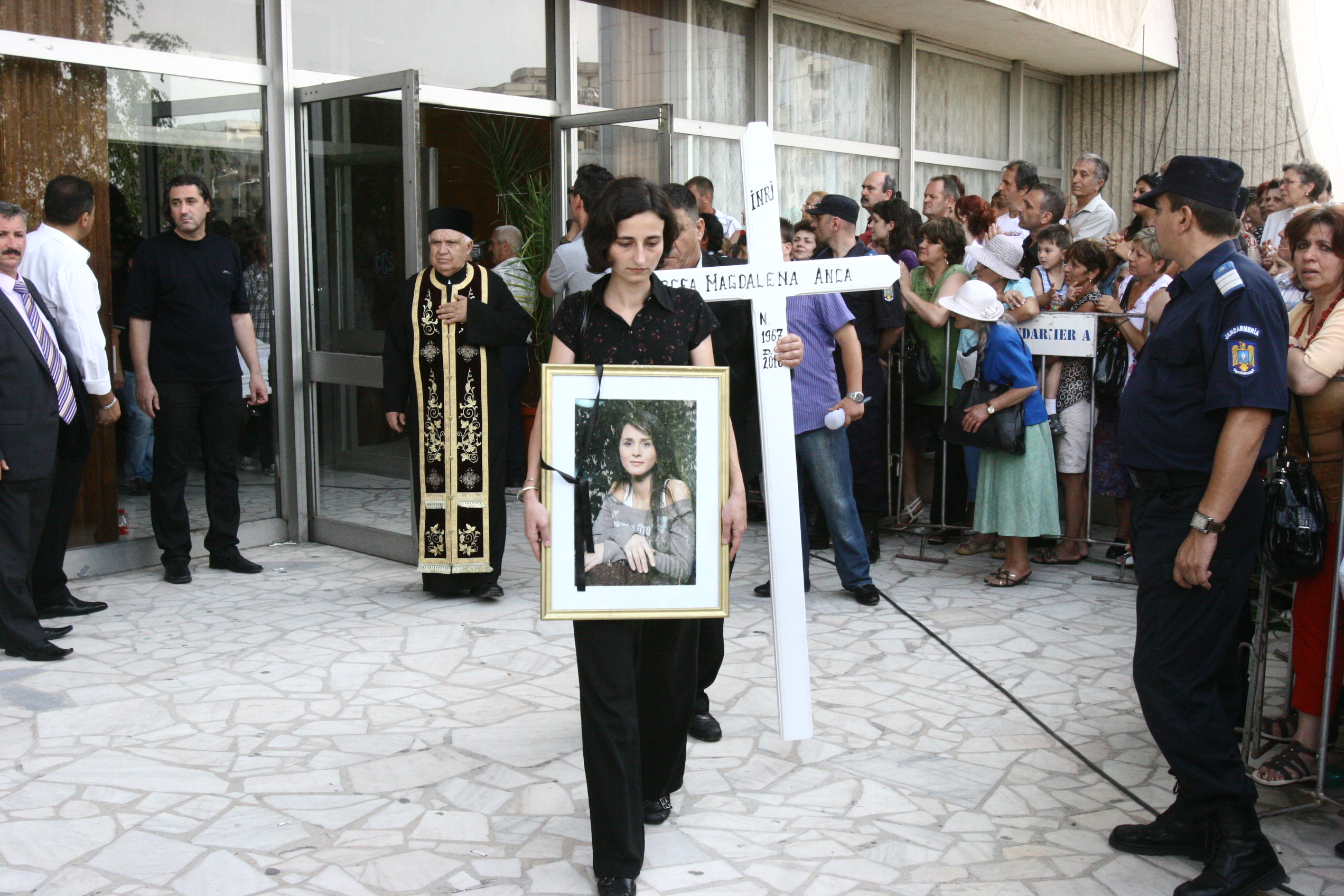 madalina manole slujba