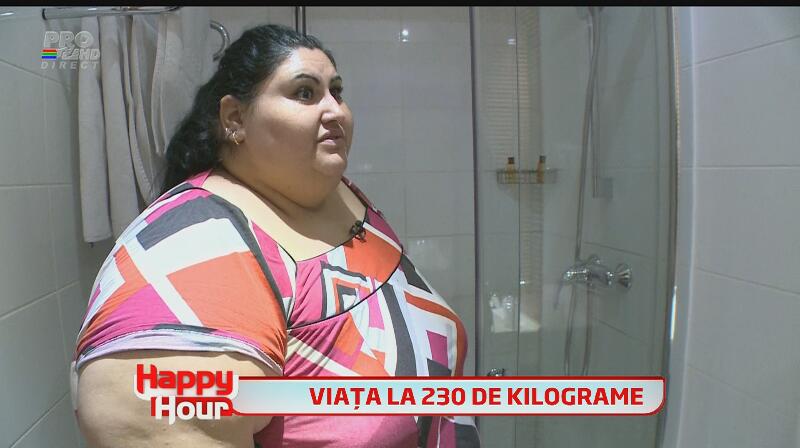 Cum arată o zi din viaţa tinerei de 230 kg! Nu se poate spăla şi încălţa singură: