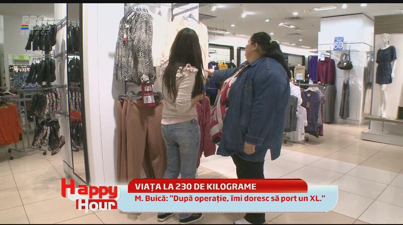 Cum arată o zi din viaţa tinerei de 230 kg! Nu se poate spăla şi încălţa singură: