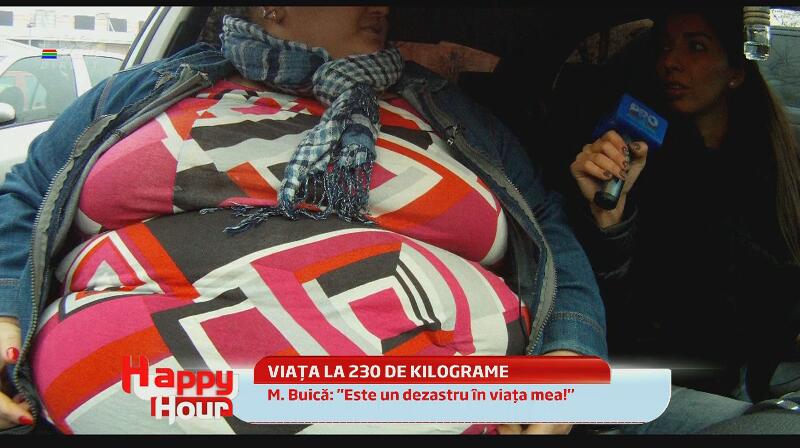 Cum arată o zi din viaţa tinerei de 230 kg! Nu se poate spăla şi încălţa singură: