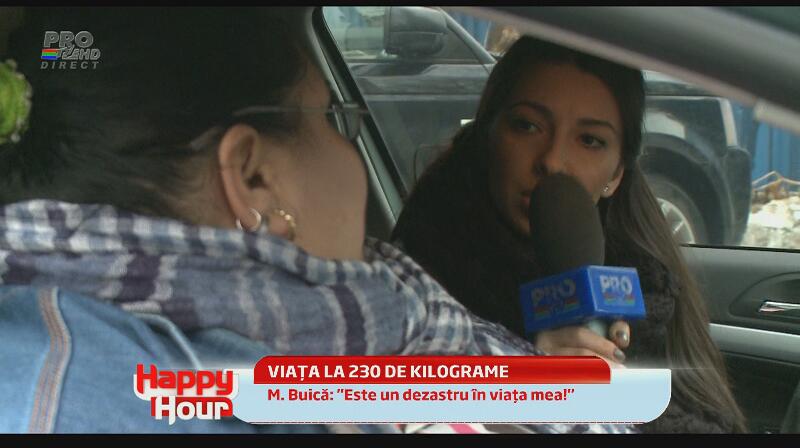 Cum arată o zi din viaţa tinerei de 230 kg! Nu se poate spăla şi încălţa singură: