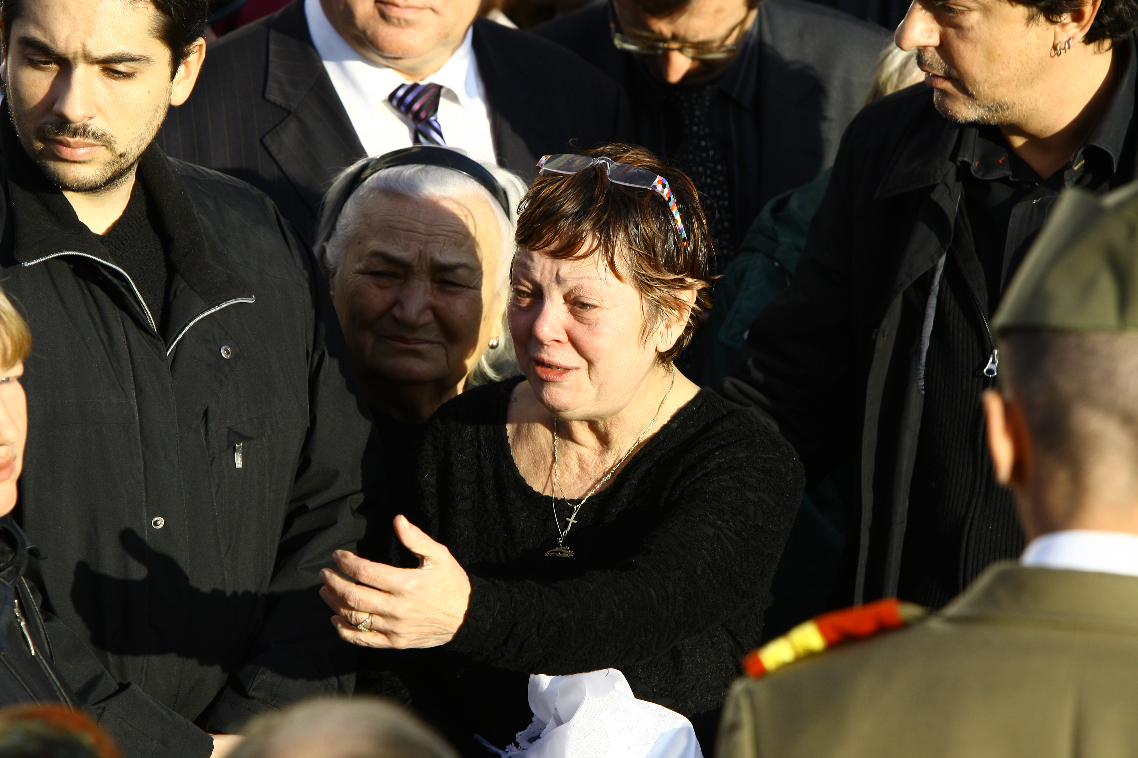 Anca Pandrea, la inmormantarea lui Iurie Darie